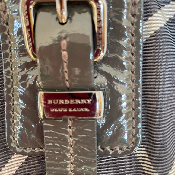Burberry nova check nylon with patent leather trim shopper shoulder bag. EUC - Picture 4 of 11